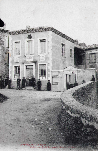 La mairie et l'école.