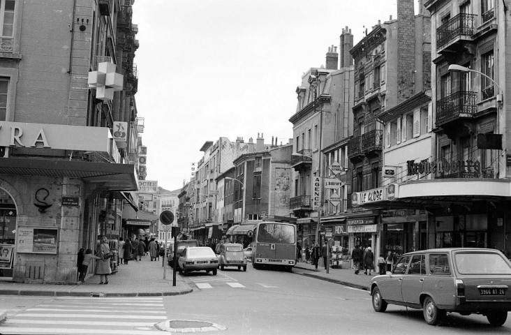 Valence.- L'avenue Victor Hugo.