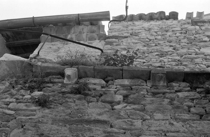 Rousset-les-Vignes.- Détail du clocher (partie du XIe s.) de l'église Saint-Mayeul.