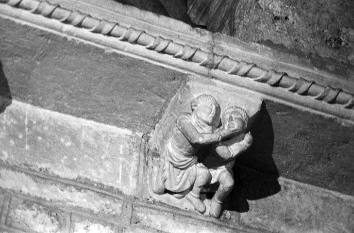 Champagne (Ardèche). - L'église Saint-Pierre, modillon.