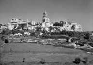 La Garde-Adhémar. - Vue du village et de l'église Saint Michel (XIe siècle)