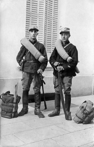 Paul Tiran et Auguste Grivelet pendant leurs classes au 5ème régiment d'artillerie lourde.