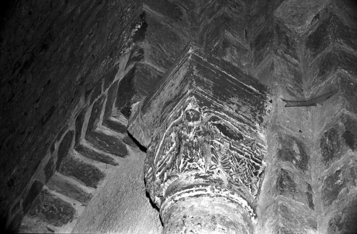 Piègros-la-Clastre.- Chapiteau du chœur de l'église Saint-André.