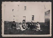 1 R 1. Photos d'élèves (voir légendes).