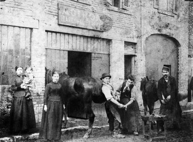 Valence.- La forge du maréchal ferrant M. Agirond, 1 rue du Commerce.