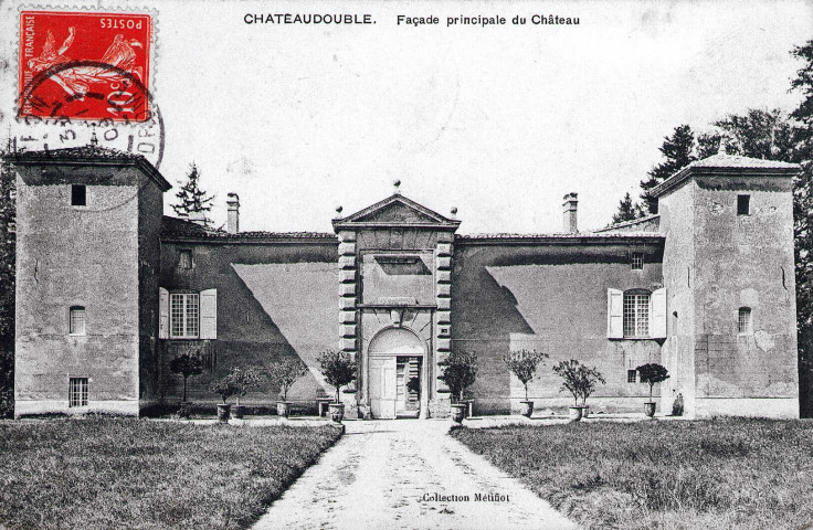 Entrée principale du château.