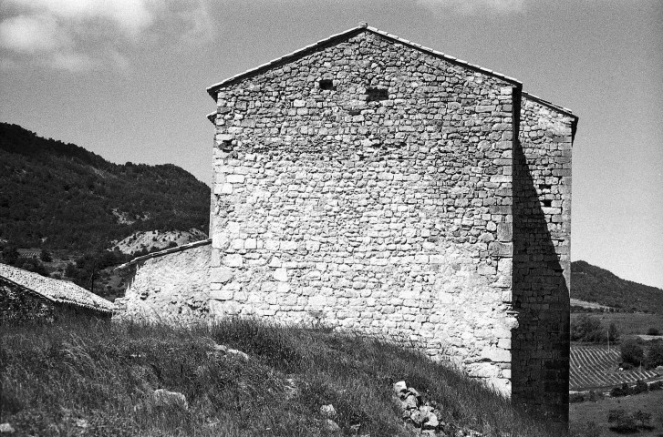 Lemps.- Le pignon ouest de l'église Saint-Pierre.