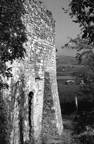 La Bâtie-Rolland.- Façade Sud de la chapelle Saint-Roch, après à reconstruction du contrefort.
