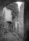 La Bégude-de-Mazenc. - Une ruelle de l'ancien village Châteauneuf-de-Mazenc.