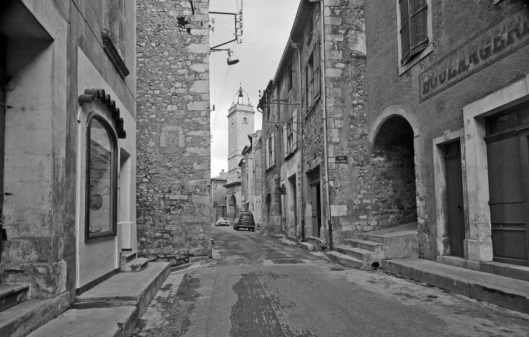 Donzère. - La tour de l'horloge Grande Rue.