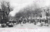 Jour du marché, place du Cours.