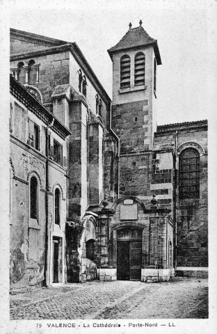 Valence.- Entrée de la cathédrale Saint-Apollinaire, place du Pendentif.