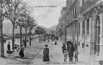 Valence. - Promeneurs, avenue Gambetta.