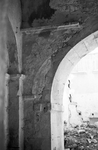 Montségur-sur-Lauzon.- Traces des anciens arcs romains de l'ancienne église Saint-Félix.