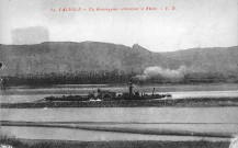 La péniche Galibier remontant le Rhône.