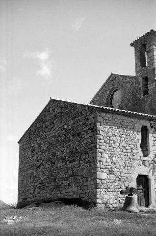 Lemps.- Le pignon ouest de l'église Saint-Pierre.