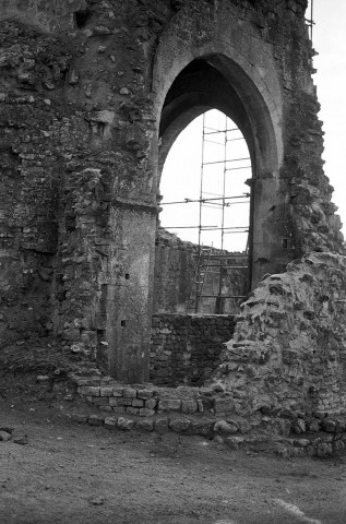 Allan. - Transept nord et base de l'absidiole de la chapelle Barbara.