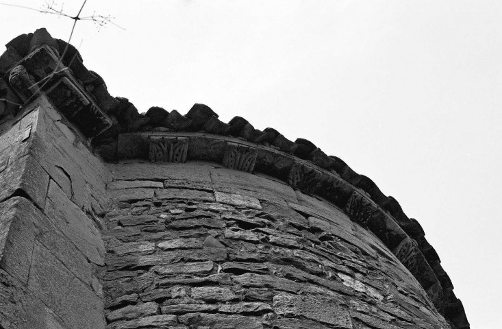 Bathernay. - Détail du chevet de l'église Saint-Étienne.