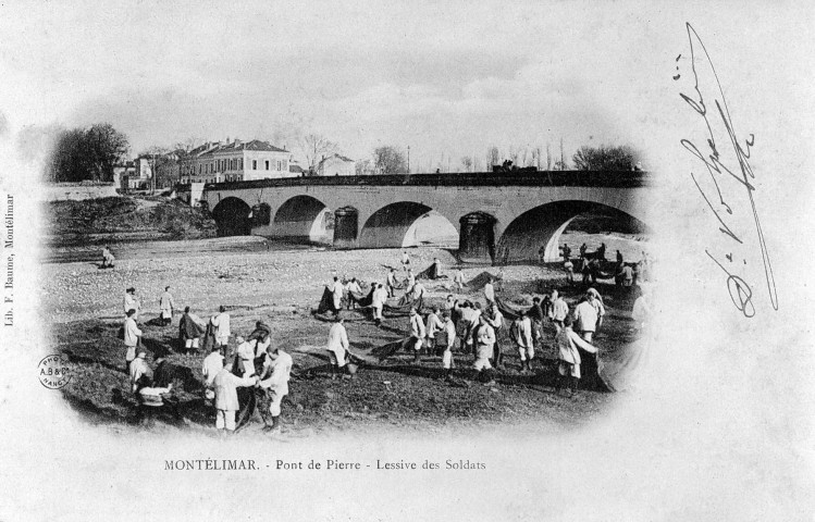 Montélimar.- Jour de lessive pour les soldats de la caserne saint-Martin.