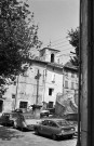 Dieulefit.- Les abords de l'église Saint-Roch.