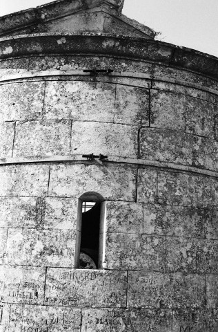 Saint-Paul-Trois-Châteaux.- Détail du chevet de la chapelle Sainte-Juste.