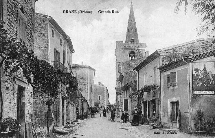 Grâne.- Le clocher vu de Grande Rue.