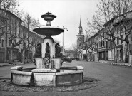 Romans-sur-Isère.- Fontaine place Jacquemart.