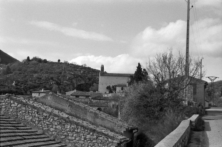 Pont-de-Barret. - Les abords de l'église Notre-Dame la Brune.