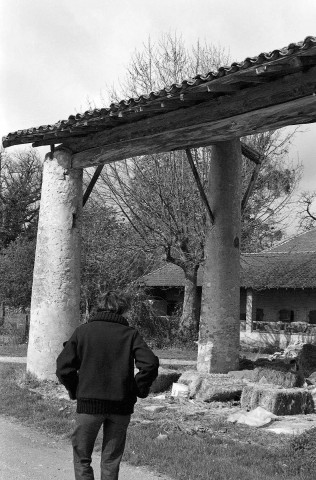 Allex. - Les bâtiments de ferme du domaine de l'Isle.