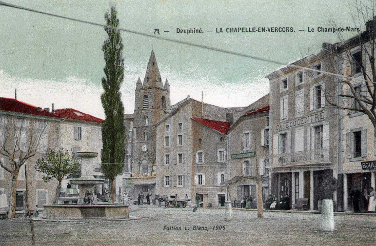 La fontaine et l'église Assomption de Notre-Dame.