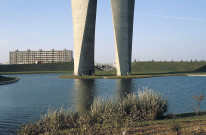 Valence.- Le château d'eau de Valence-le-Haut réalisation d'André Gomis (architecte) et Tloupas Philolaos (sculpteur) en 1963.