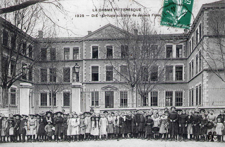 Groupe scolaire.