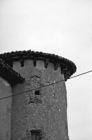 Manthes. - La tour sud-est de l'ancien prieuré.