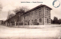 Le lycée Émile Loubet.