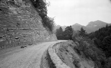 Treschenu-Creyers.- La route du col de Menée.