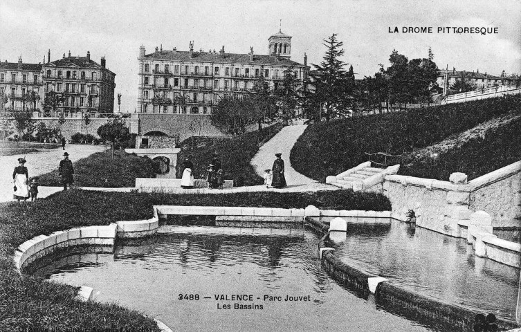 Les bassins du parc Jouvet.