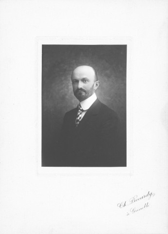 Papiers personnels. - Photographie de Henri Champin par Charles Piccardy, photographe à Grenoble (Isère).