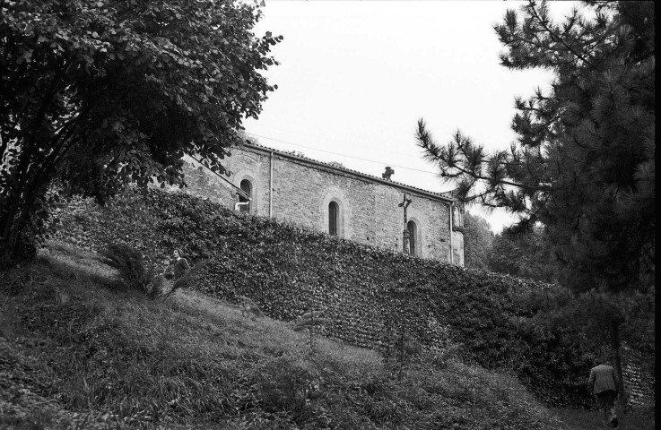 Moras-en-Valloire. - La façade nord de l'église Notre-Dame.