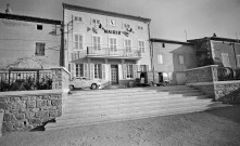 Châteauneuf-du-Rhône. - La mairie.