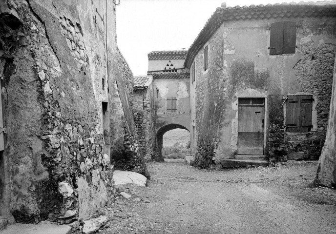 Cliousclat. - Rue du village.