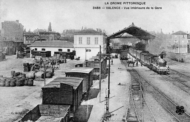 L'intérieur de la gare, avant les travaux d'agrandissement de 1908.