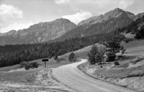 Treschenu-Creyers.- La route du col de Menée.