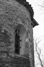 Bathernay. - Fenêtre de l'abside de l'église Saint-Étienne.