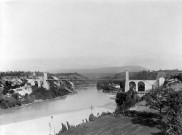 Saint-Hilaire-du-Rosier (Isère).- Le pont suspendu reliant le village et Saint-Nazaire-en-Royans.