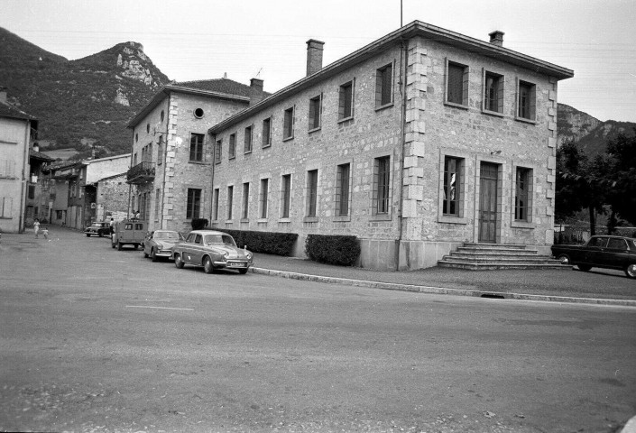 Saint-Laurent-en-Royans.- La mairie.