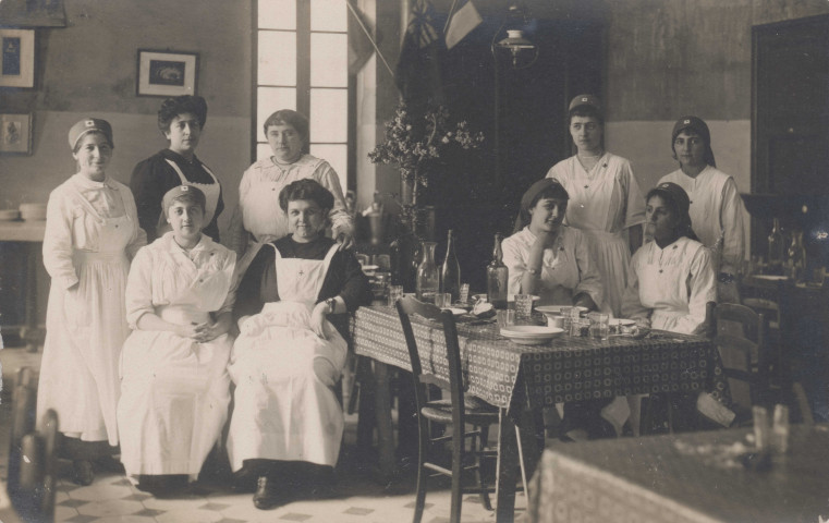 Cartes postales vierges en lien avec ses activités d'infirmière pendant la première guerre mondiale.