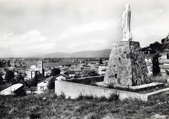 Puy-Saint-Martin.- Vue de la statue de la Vierge et du village.