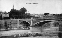 Aouste-sur-Sye. - Le village et le pont sur la Drôme.