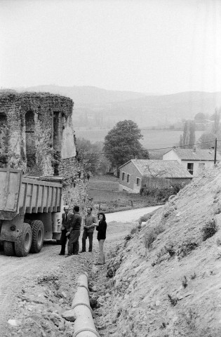 Chabrillan.- Restes des remparts du village.