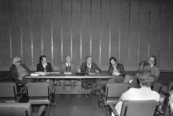 Valence.- Forum des Archives départementales au foyer Protestant.